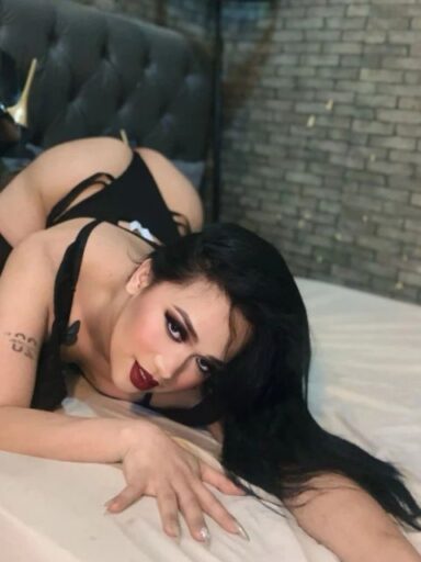 AmaraHugeCock bei Transen Sexcams