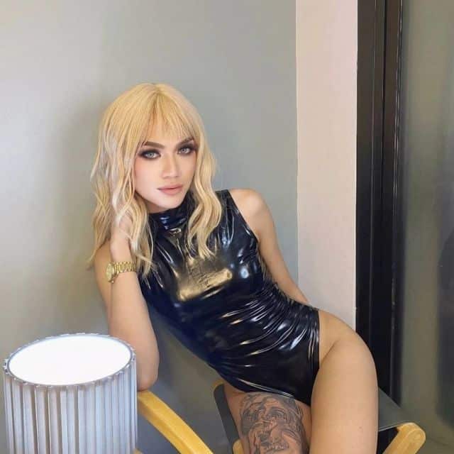 HornySlutPetite bei Transen Sexcams